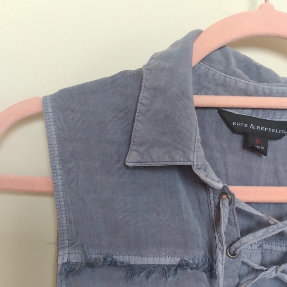 Rock & Republic Blue Chambray Denim Grommet Lace Up Tank Top Size Medium - Picture 6 of 9